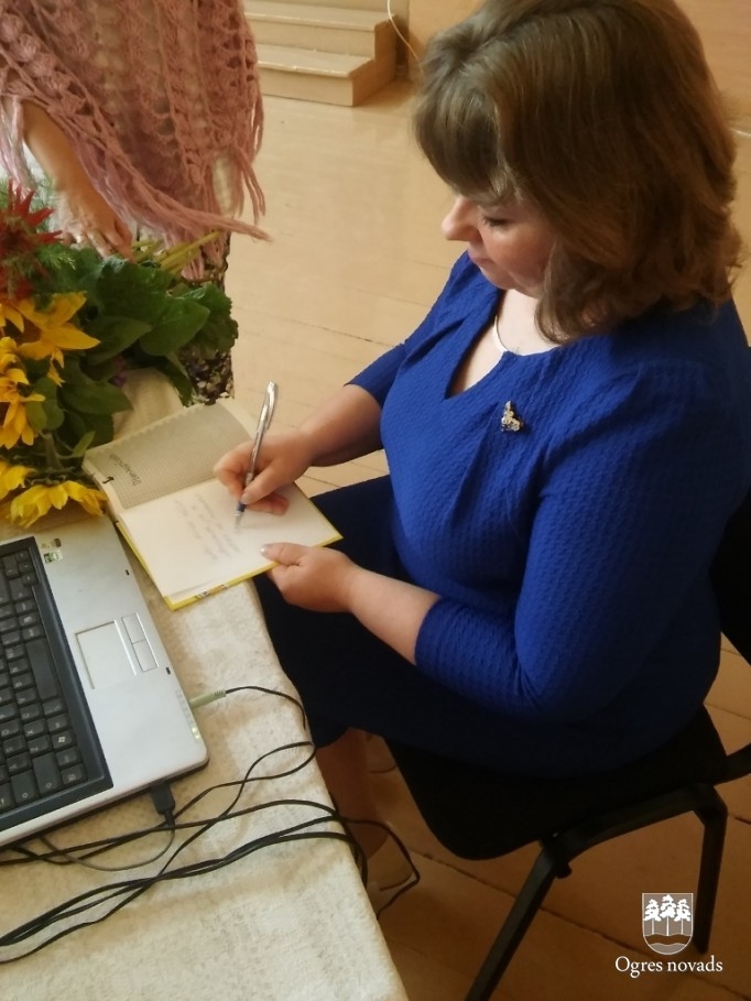 Ziedi un proza Taurupes pamatskolā