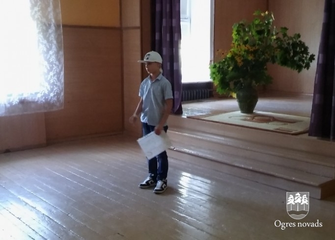 Ziedi un proza Taurupes pamatskolā