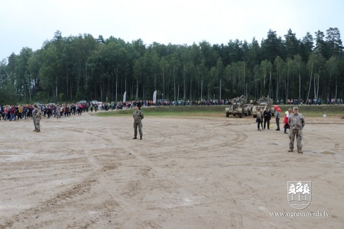 Zilajos kalnos norisinājies militāri patriotiskās audzināšanas pārgājiens
