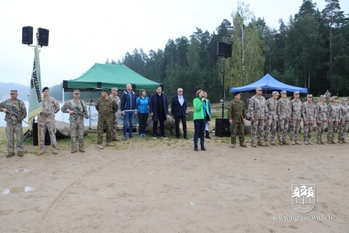 Zilajos kalnos norisinājies militāri patriotiskās audzināšanas pārgājiens