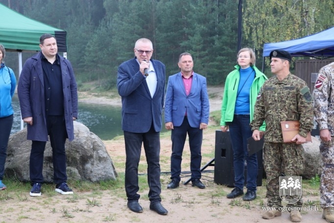 Zilajos kalnos norisinājies militāri patriotiskās audzināšanas pārgājiens