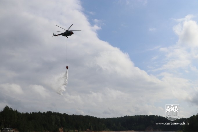 Zilajos kalnos norisinājies militāri patriotiskās audzināšanas pārgājiens