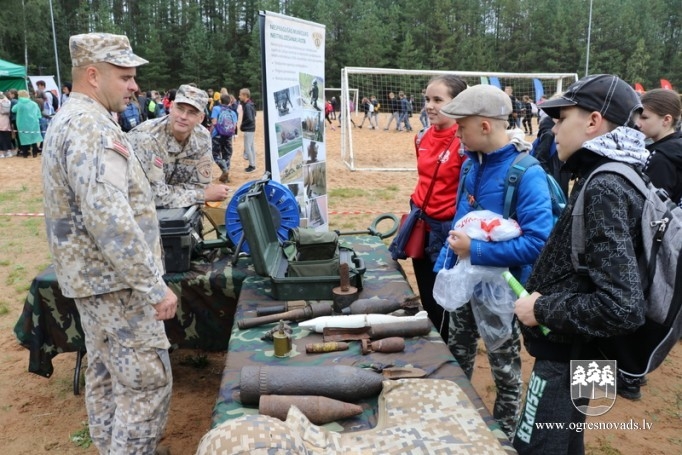 Zilajos kalnos norisinājies militāri patriotiskās audzināšanas pārgājiens