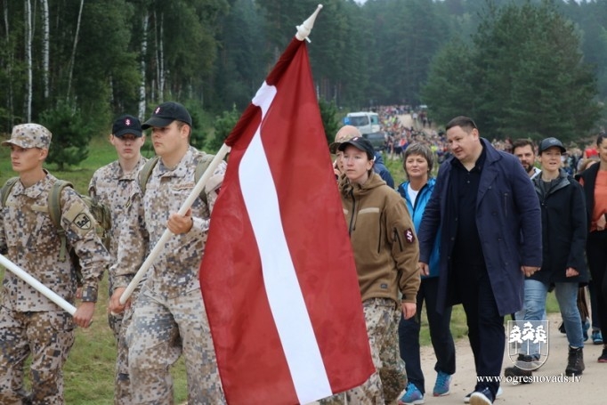 Zilajos kalnos norisinājies militāri patriotiskās audzināšanas pārgājiens