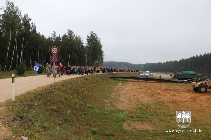 Zilajos kalnos norisinājies militāri patriotiskās audzināšanas pārgājiens