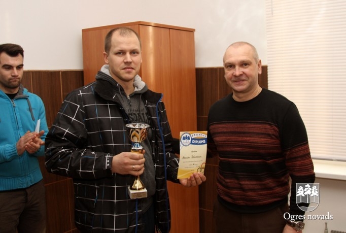 Snaiperi sadala Ziemassvētku kausu ložu šaušanā