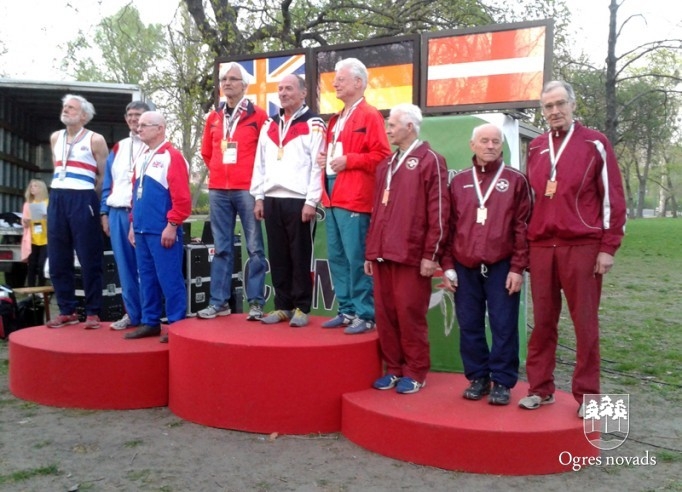 Žuravļova un Kaprālis no Budapeštas atved bronzu
