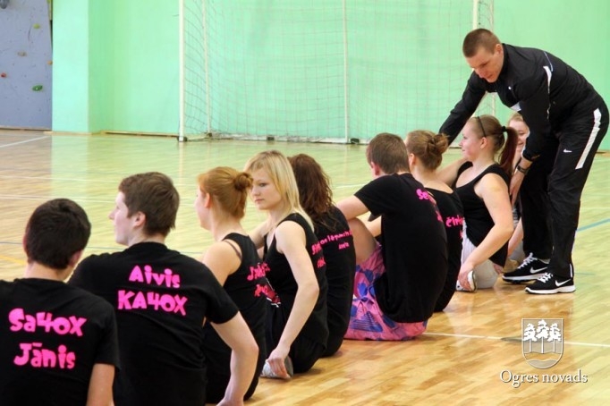Suntažu vidusskolā viesojas Aigars Fadejevs (foto Andris Linde)