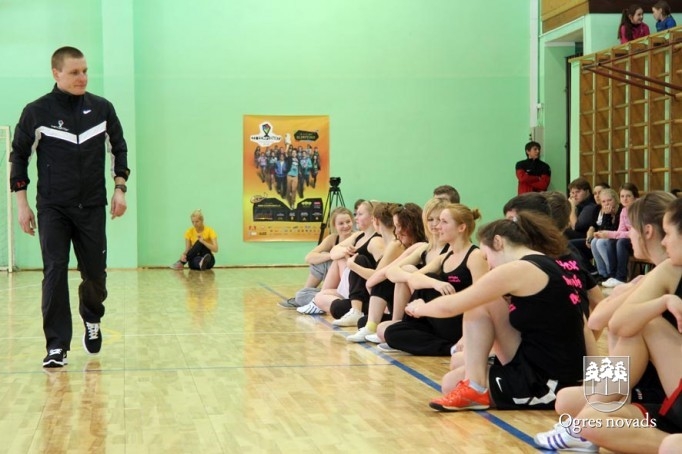 Suntažu vidusskolā viesojas Aigars Fadejevs (foto Andris Linde)
