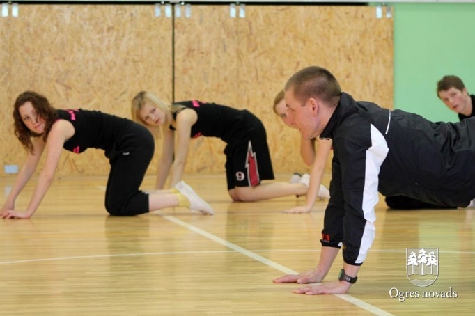 Suntažu vidusskolā viesojas Aigars Fadejevs (foto Andris Linde)