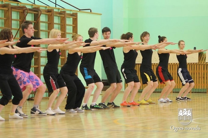 Suntažu vidusskolā viesojas Aigars Fadejevs (foto Andris Linde)