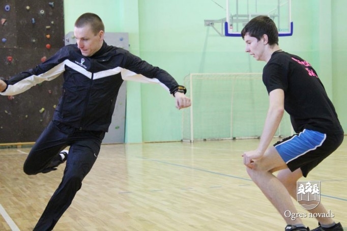 Suntažu vidusskolā viesojas Aigars Fadejevs (foto Andris Linde)