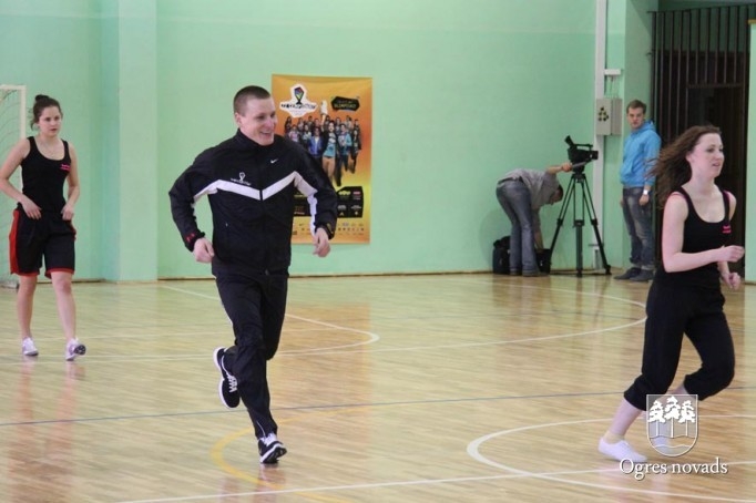 Suntažu vidusskolā viesojas Aigars Fadejevs (foto Andris Linde)