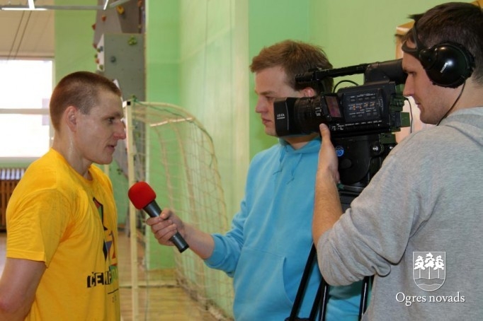Suntažu vidusskolā viesojas Aigars Fadejevs (foto Andris Linde)