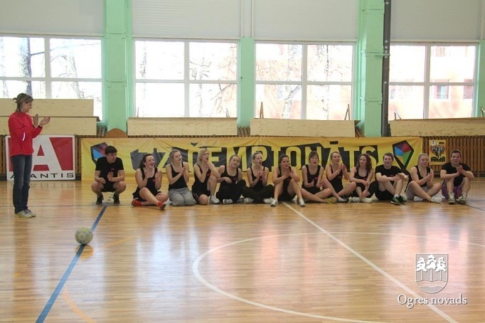 Suntažu vidusskolā viesojas Aigars Fadejevs (foto Andris Linde)