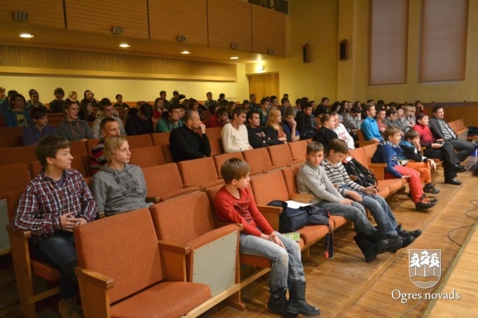 Artūrs Irbe tiekas ar skolēniem