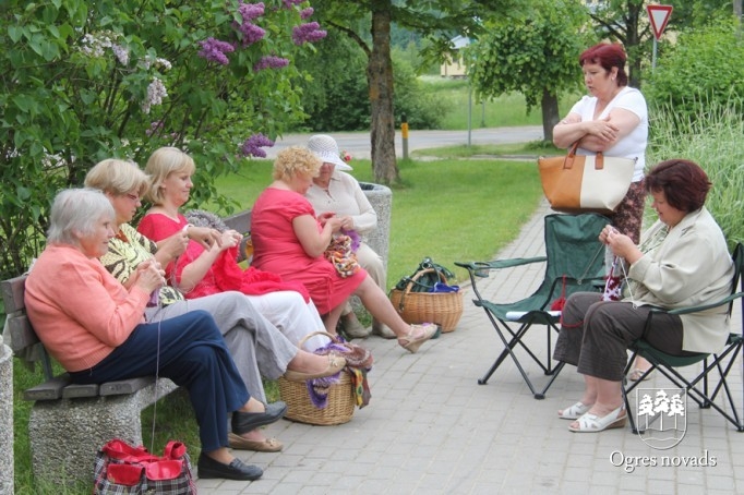 Vispasaules publiskās adīšanas diena Suntažos