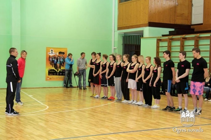 Suntažu vidusskolā viesojas Aigars Fadejevs (foto Andris Linde)