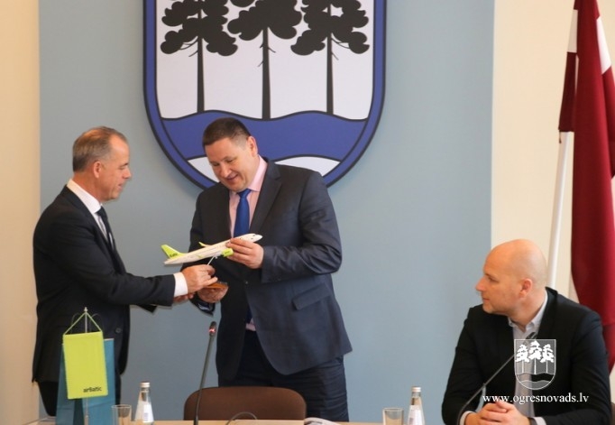 “airBaltic” sveic Ogri kā vienu no Latvijas mīlētākajām pilsētām