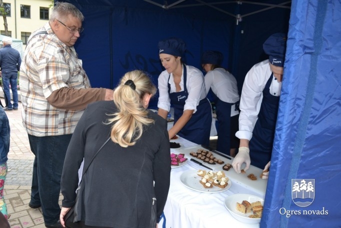 Amatnieku tirdziņš Ogres pilsētas svētkos