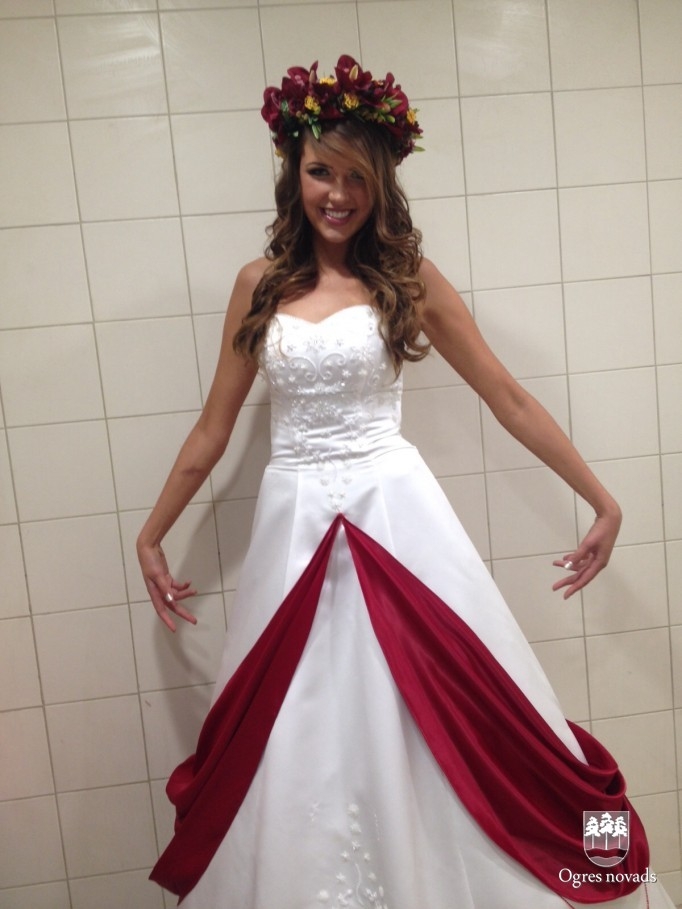 Ogrēniete Linda Andriksone "Miss World Peace 2015" uzvarētāja