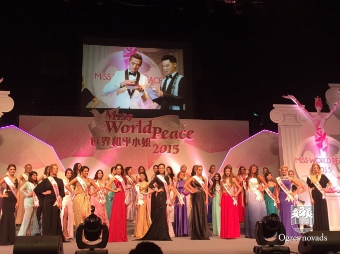 Ogrēniete Linda Andriksone "Miss World Peace 2015" uzvarētāja