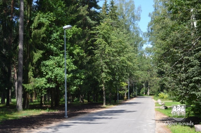 Ierīkots un sakārtots ielu apgaismojums