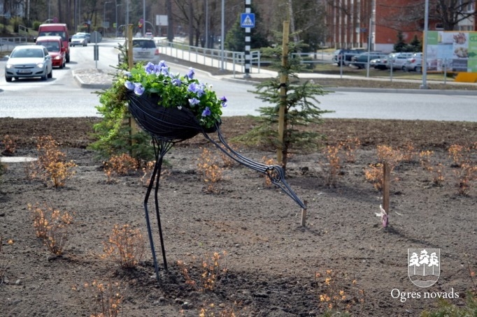 Pilsētā notiek apzaļumošanas darbi