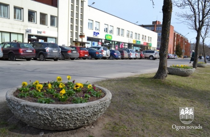 Pilsētā notiek apzaļumošanas darbi