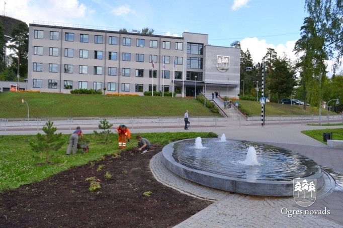 Brīvības ielā notiek apzaļumošanas darbi
