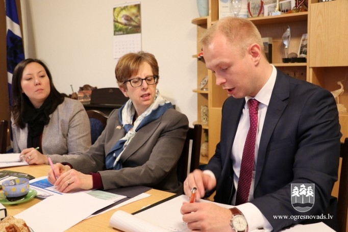 Pašvaldībā viesojas ASV vēstniece Latvijā