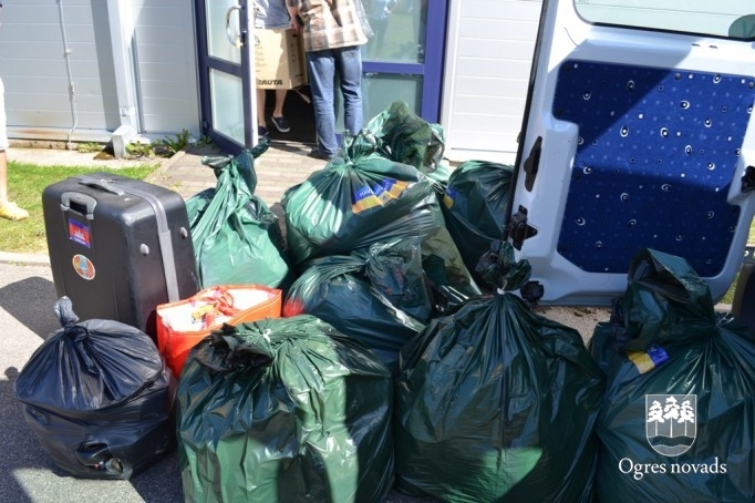 Ukrainas iedzīvotāju atbalstam ziedo hokejisti