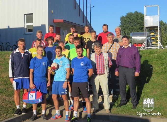 Ukrainas iedzīvotājiem ziedo mediķi, sportisti un foto mākslinieki