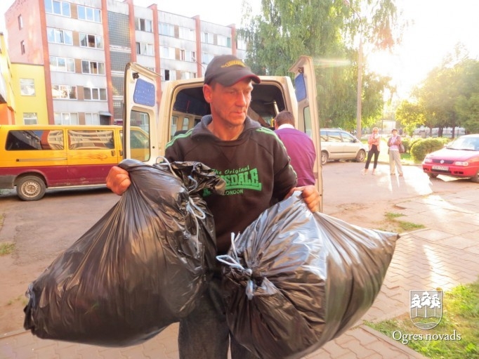 Ukrainas iedzīvotājiem ziedo mediķi, sportisti un foto mākslinieki