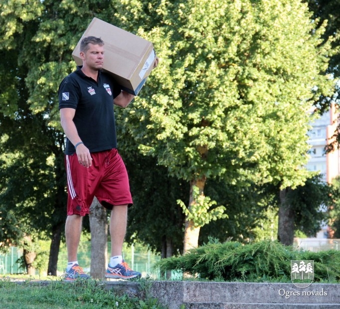 Ukrainas iedzīvotājiem ziedo mediķi, sportisti un foto mākslinieki