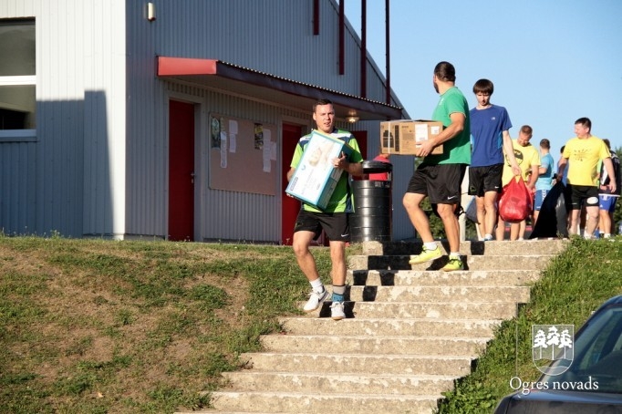 Ukrainas iedzīvotājiem ziedo mediķi, sportisti un foto mākslinieki