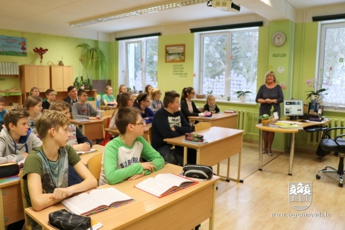 Ogres sākumskolas skolēni aktīvi iesaistās atkritumu šķirošanā