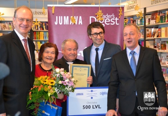 spēles Grand Prix laimētāju apbalvošana