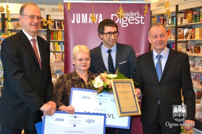 spēles Grand Prix laimētāju apbalvošana