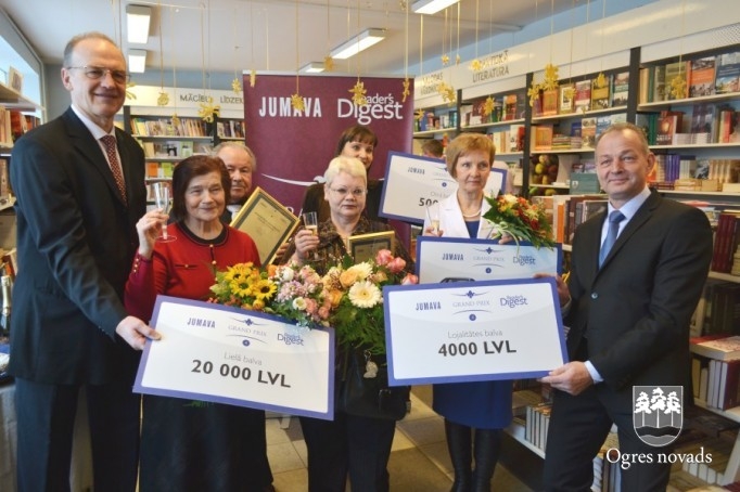 spēles Grand Prix laimētāju apbalvošana
