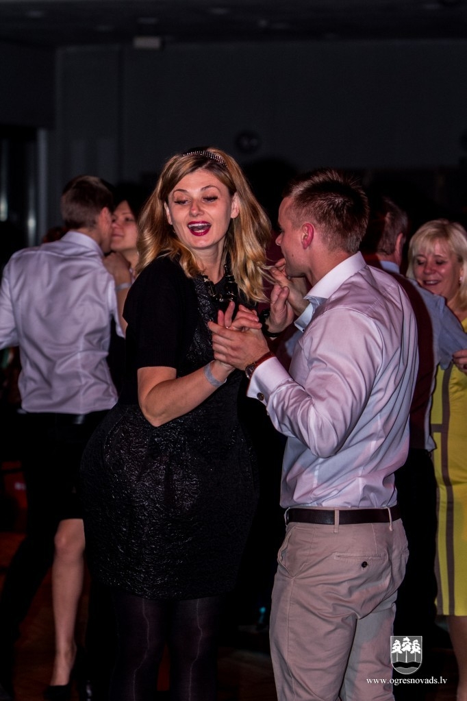 Ogrē Jauno gadu sagaidām ar krāšņu balli Laiks ir svētki