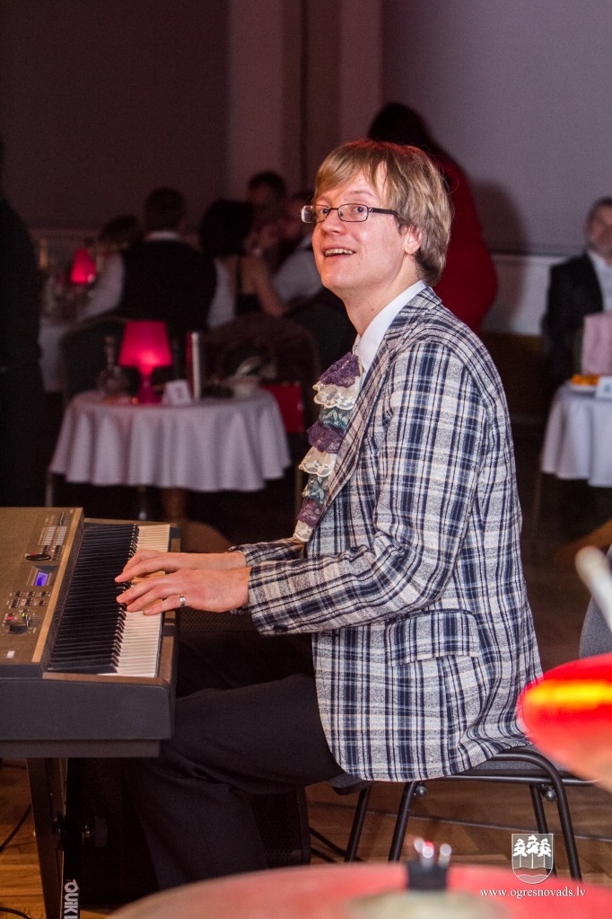 Ogrē Jauno gadu sagaidām ar krāšņu balli Laiks ir svētki