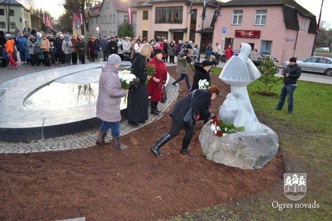 Skulptūras "Baltā cielava" atklāšana