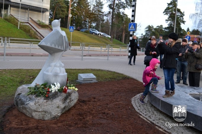 Skulptūras "Baltā cielava" atklāšana
