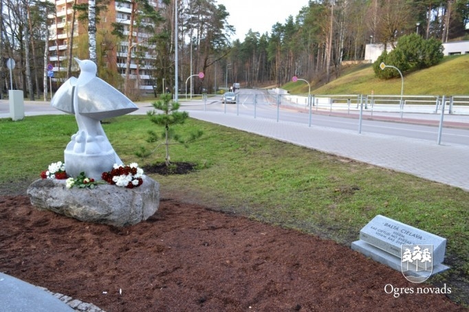 Skulptūras "Baltā cielava" atklāšana