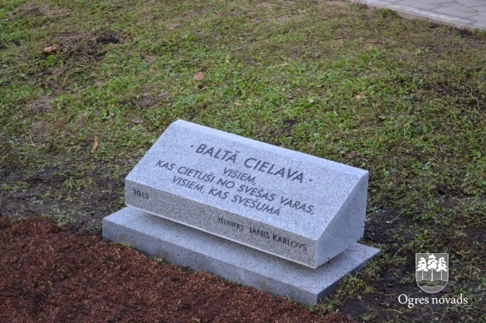 Skulptūras "Baltā cielava" atklāšana
