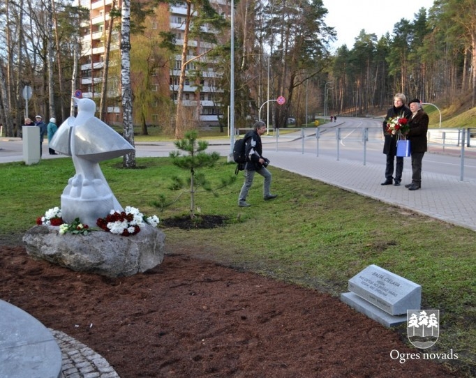 Skulptūras "Baltā cielava" atklāšana