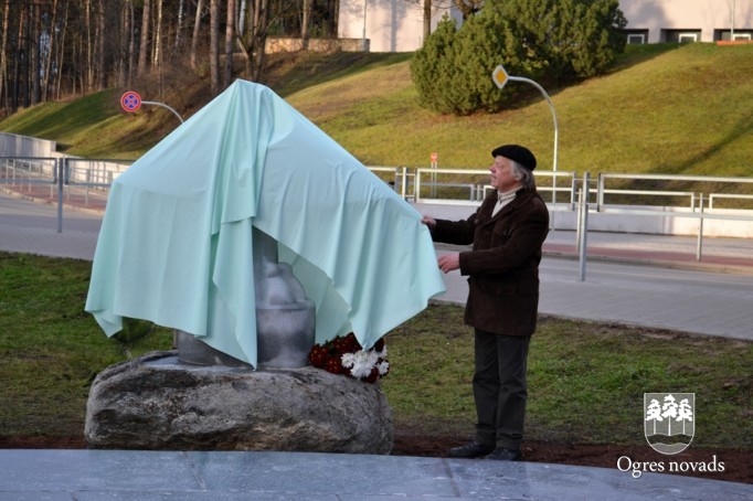 Skulptūras "Baltā cielava" atklāšana