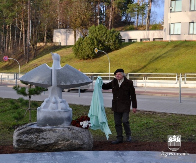 Skulptūras "Baltā cielava" atklāšana