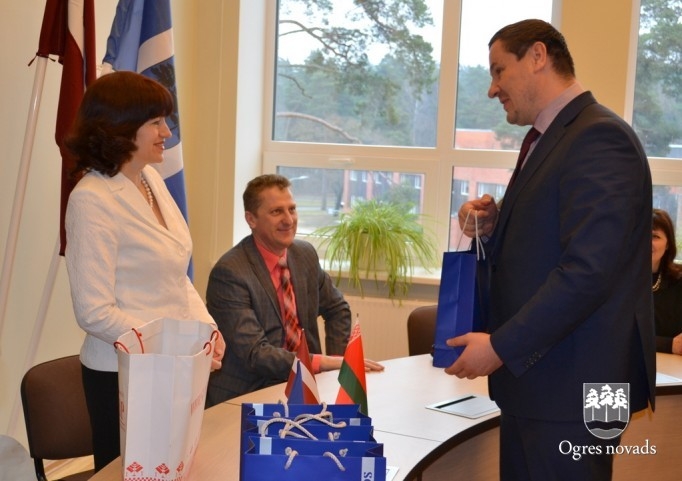 Ogrē viesojas pedagogi un skolēni